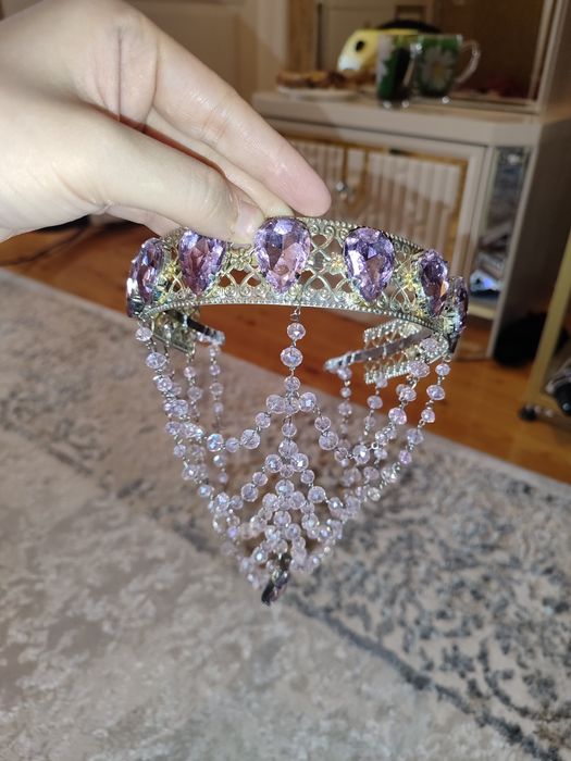 Диадема с фиолетовыми камнями