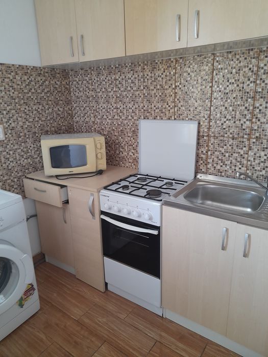 Închiriez garsoniera