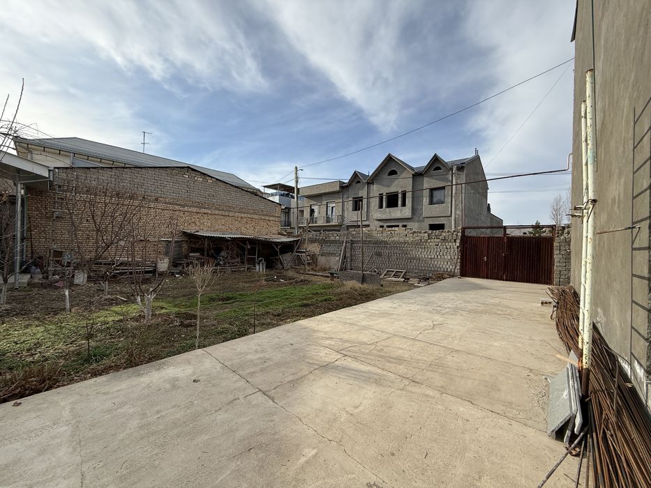 5 соток ер нархида уй сотилади! ADA гостиницадан 500 метр кирганда