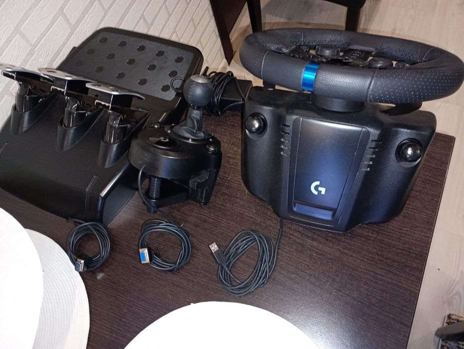 Volan logitech g923 cu schimbator