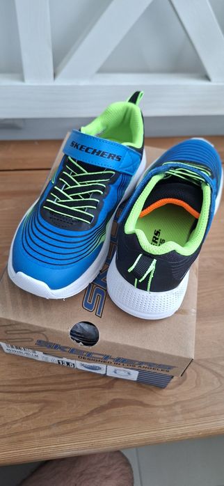 Adidasi Skechers mărimea 32