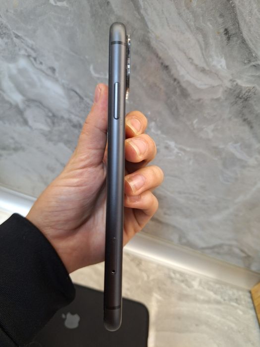 IPhone 11 64 Gb black черен КАТО НОВ