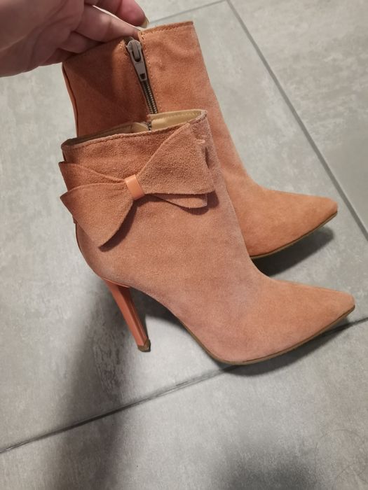 Vând botine piele întoarsă