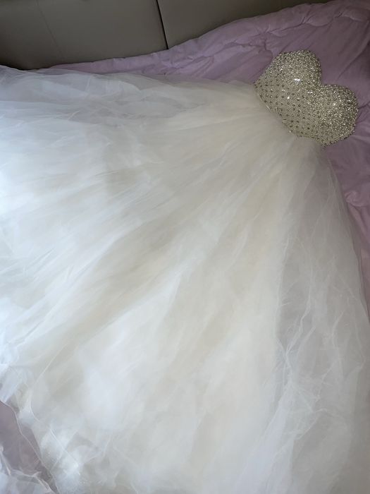 Булчинска рокля с камъни и перли