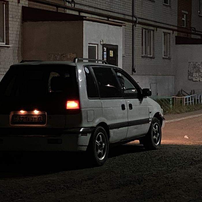mitsubishi space runner 1993г