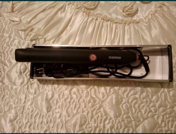 Утюжок выпрямитель волос