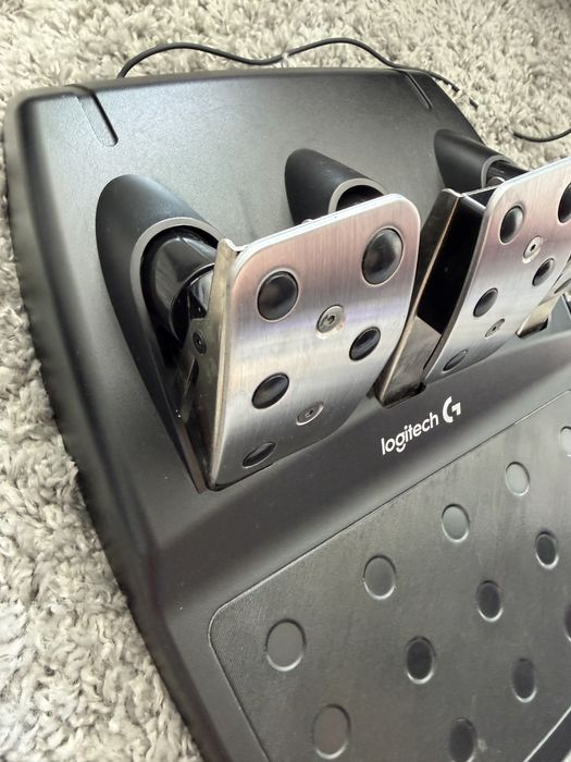 Волан с педали и скоростен лост Logitech g29 pc/ps4/ps5