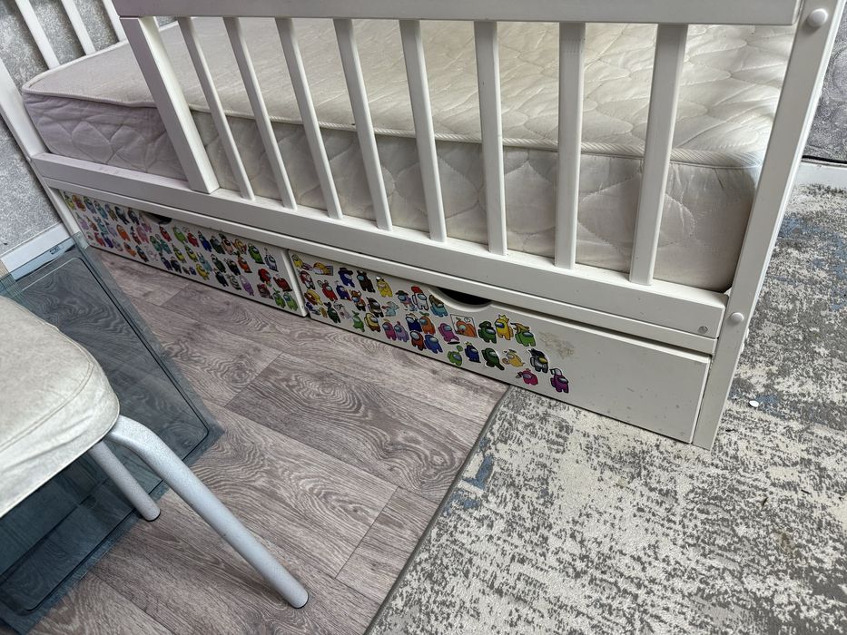 Продам десткую кровать домик