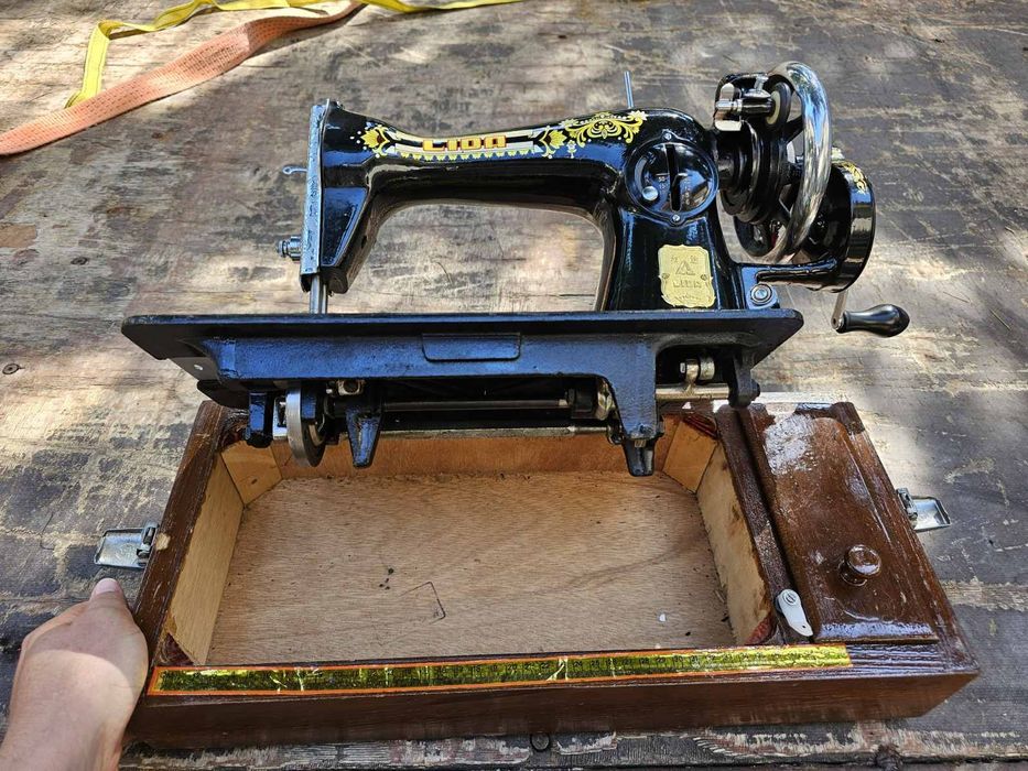 Ръчна шевна машина