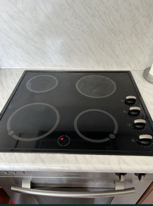 Керамичен плот Electrolux.