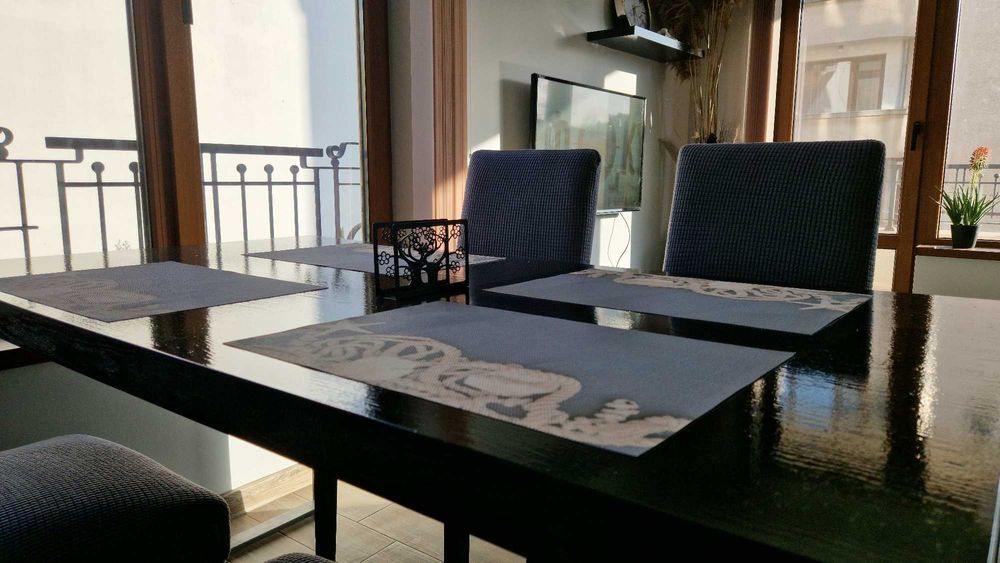 Дава се под наем Тристаен апартамент в Бургас, Център - 100 кв.м за 765 € - Снимка #1