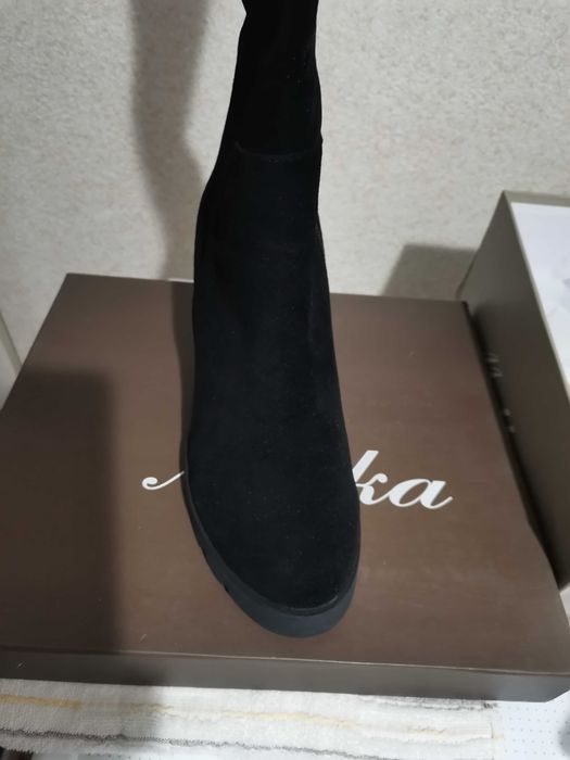 Продам замшевые сапоги