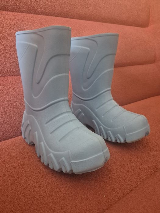 Резиновые- гелевые сапоги