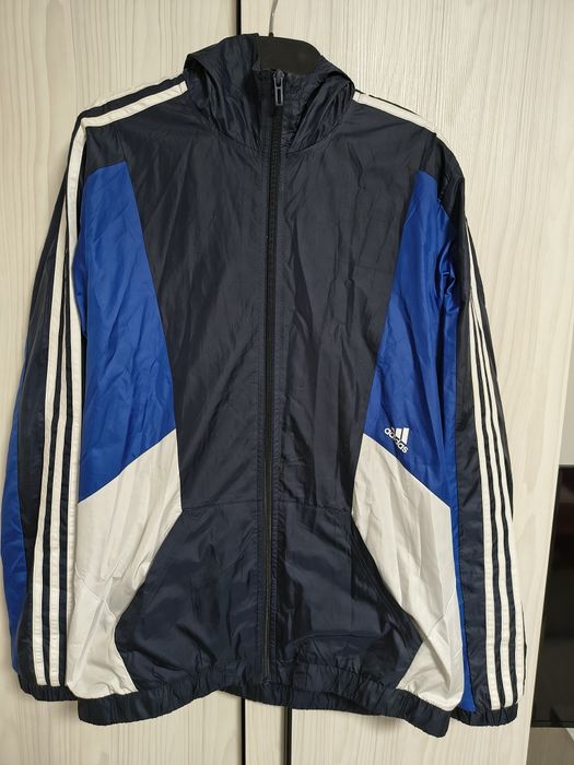 Geaca adidas de primavara-toamna in stare foarte buna mărimea S