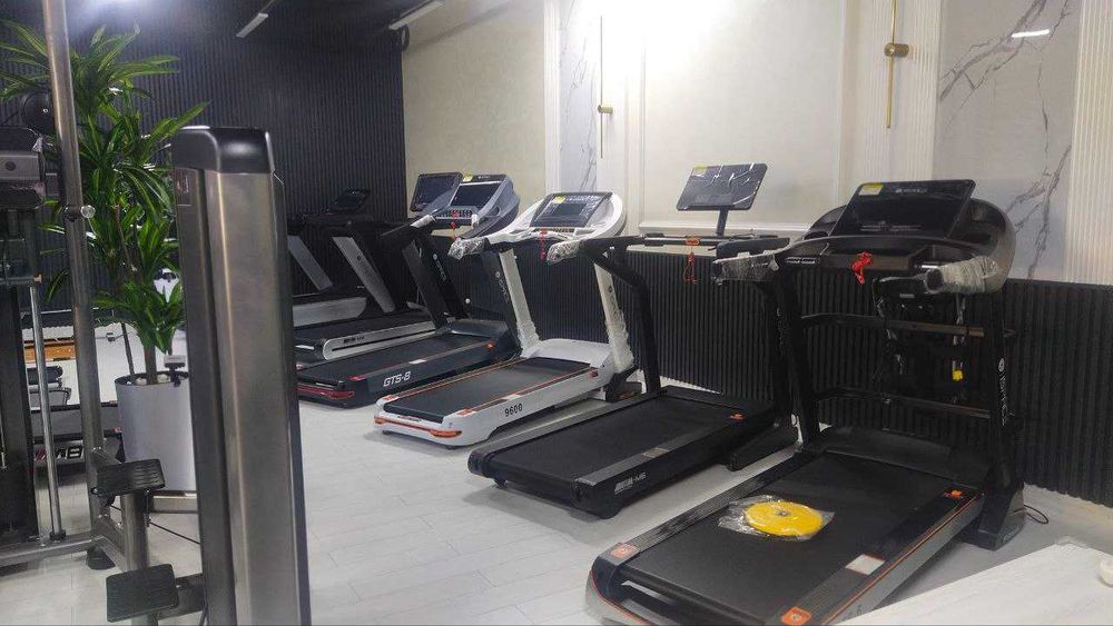 Беговая дорожка с интегрированным пульсометром в ручках.