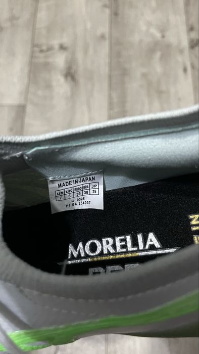 Продам футбольные бутсы