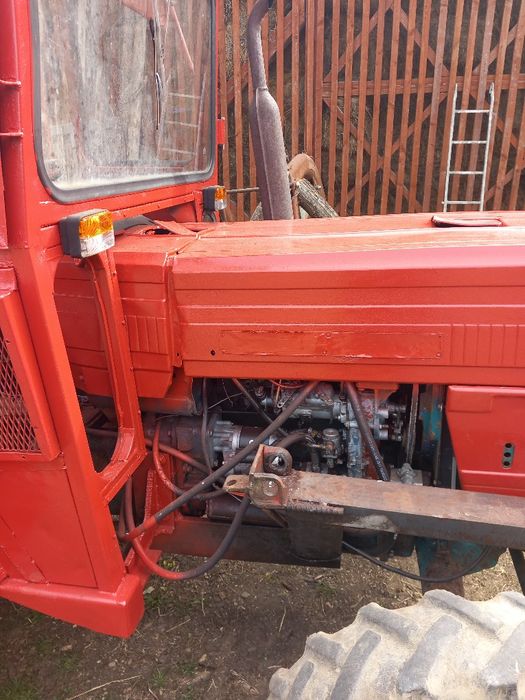 Vând tractor U445 DT