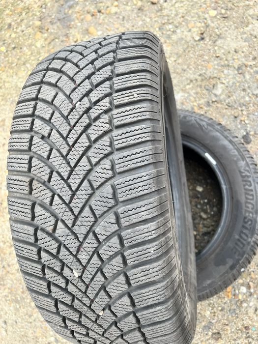 Vând 2  anvelope Iarna Bridgestone