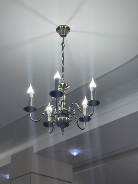 Люстра сатылады.