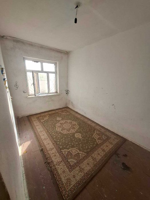 Uy(dom) sotiladi. 3 xona