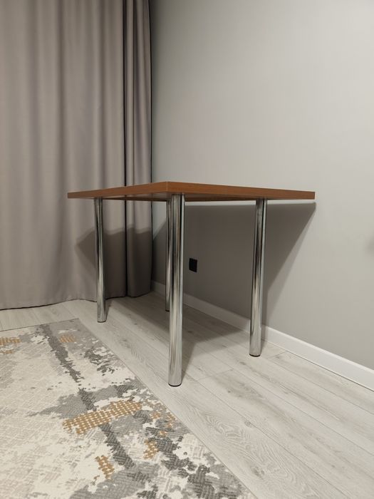 Продаётся обеденный стол