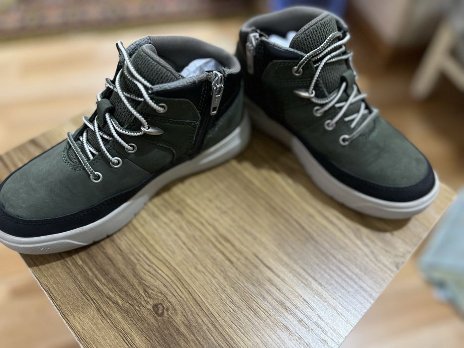 Обувь на мальчика , в идеальном состоянии. Timberland