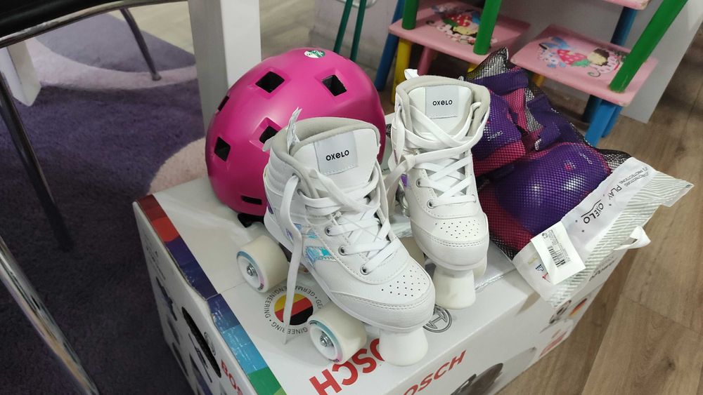 Ролери с каска и наколенки