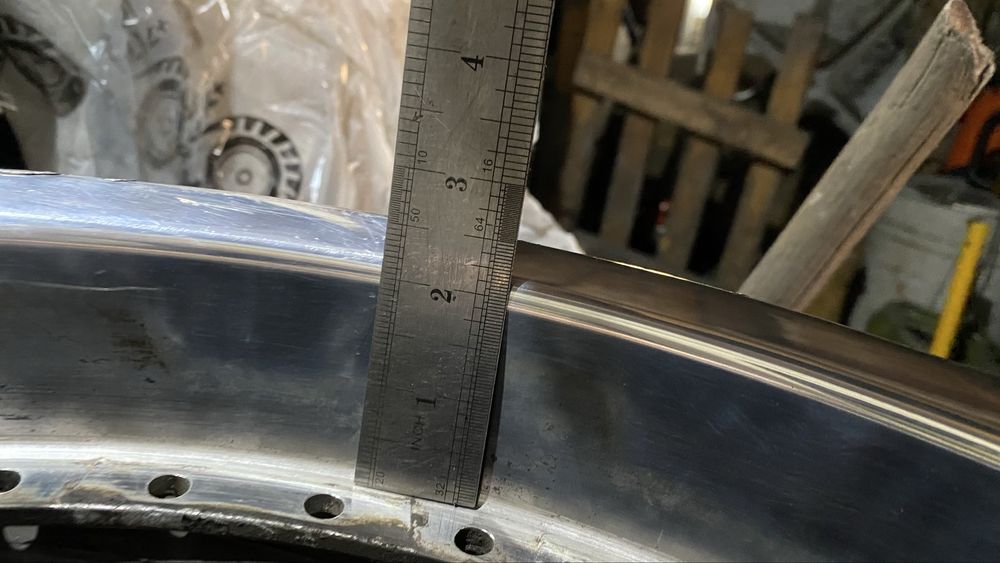 Пара полок для дисков r19