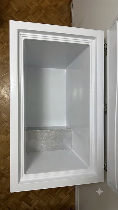 Продается морозильный ларь Midea на 290л