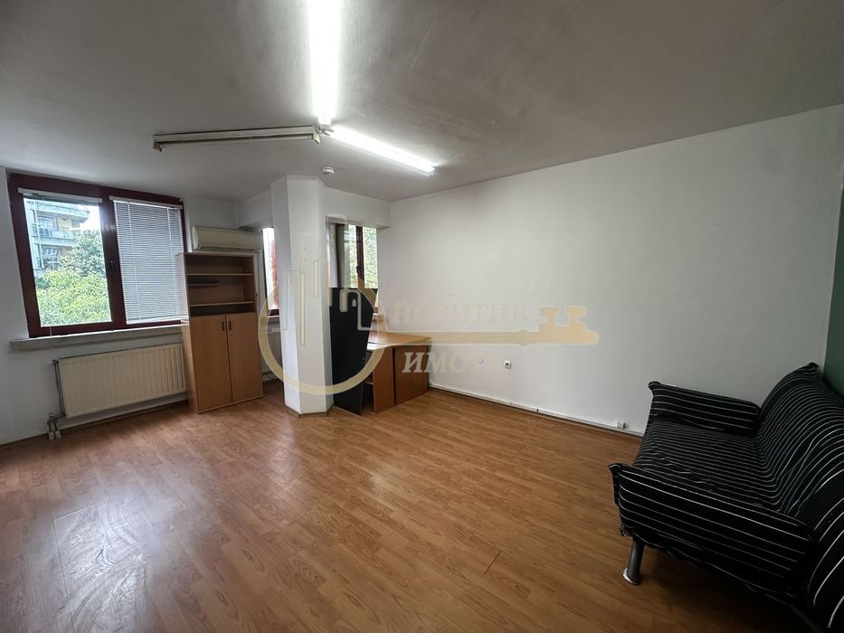 Дава се под наем Офис в София, Белите брези - 38 кв.м за 300 € - Снимка #1