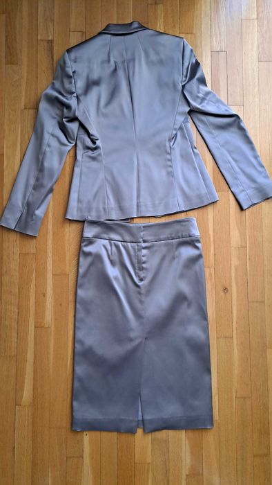 Costum dama Boss, marime XS, purtat o singura data, gri metalizat