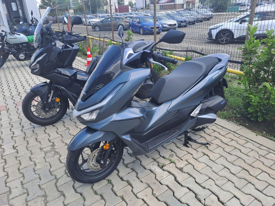 Scuter de închiriat HONDA PCX 125, YAMAHA NMAX 125