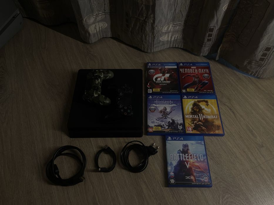 Телевизор Samsung +  PlayStation 4 + 5 игр