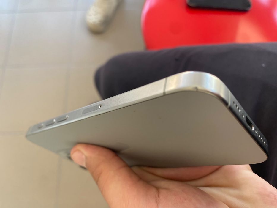 Iphone 15 pro , natural titanium