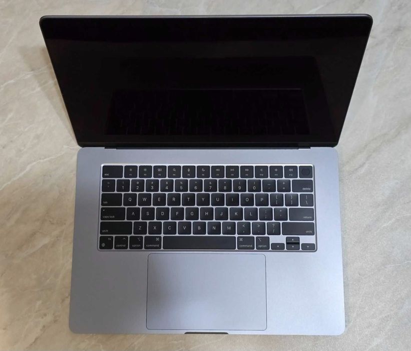 MacBook Air 15 M3 16/512