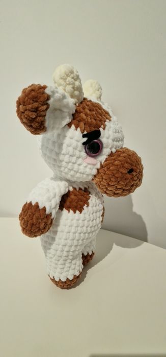 Jucărie Văcuță Amigurumi handmade din fir Velvet pufos (33 cm)