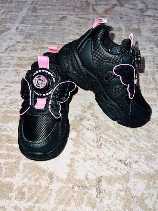 Кроссовки для девочек