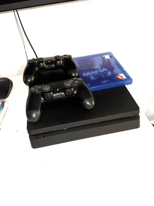 Playstation 4 + 2 manete + 3 jocuri