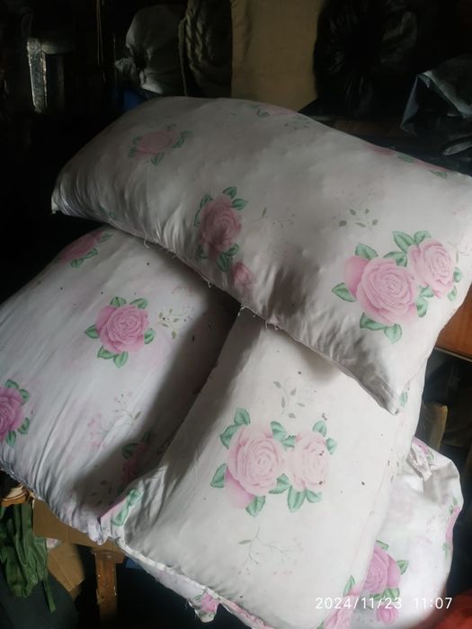 Холлофайбер. Б/у, подушки от дивана