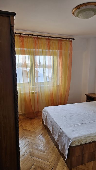 Inchiriez apartament 3 camere 3500 lei Ion Mihalache