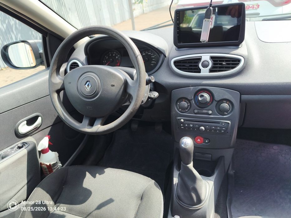 Vând Renault Clio III 2011