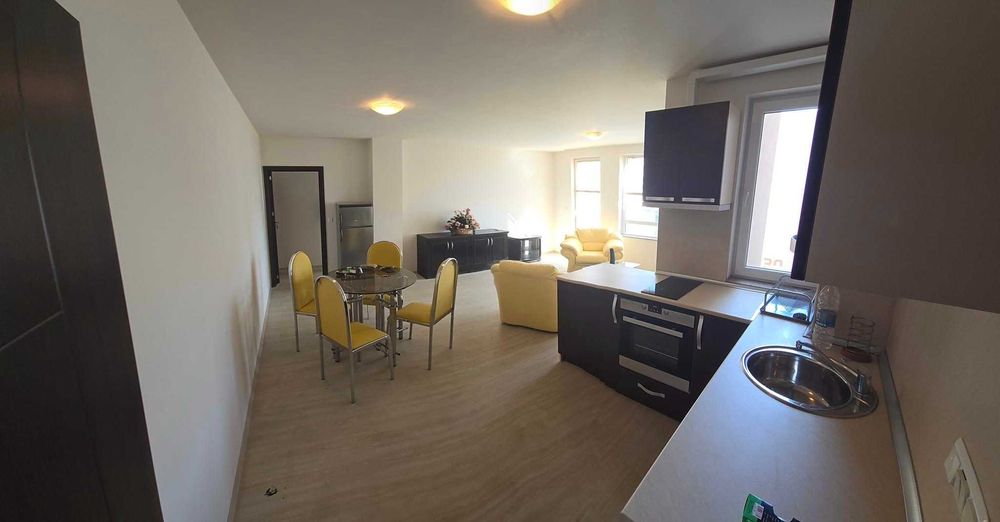 Дава се под наем Двустаен апартамент в Бургас, Славейков - 70 кв.м за 204 € - Снимка #1