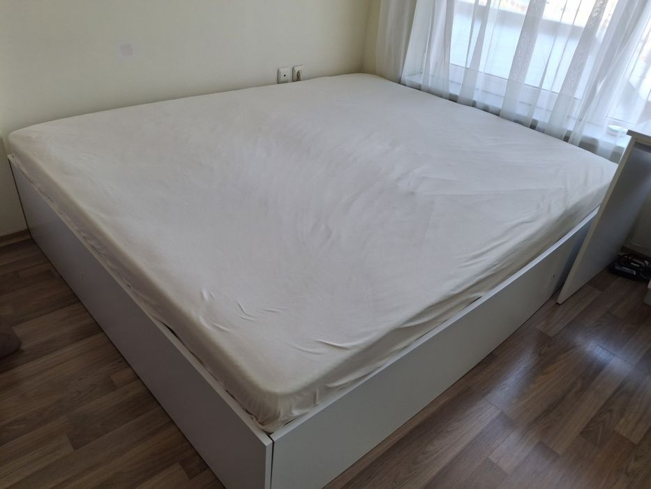 Продавам  спалня 160 х 200см. без матрака