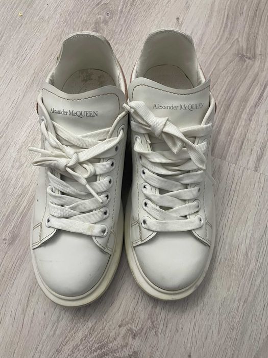 Vand adidasi Alexander McQueen
