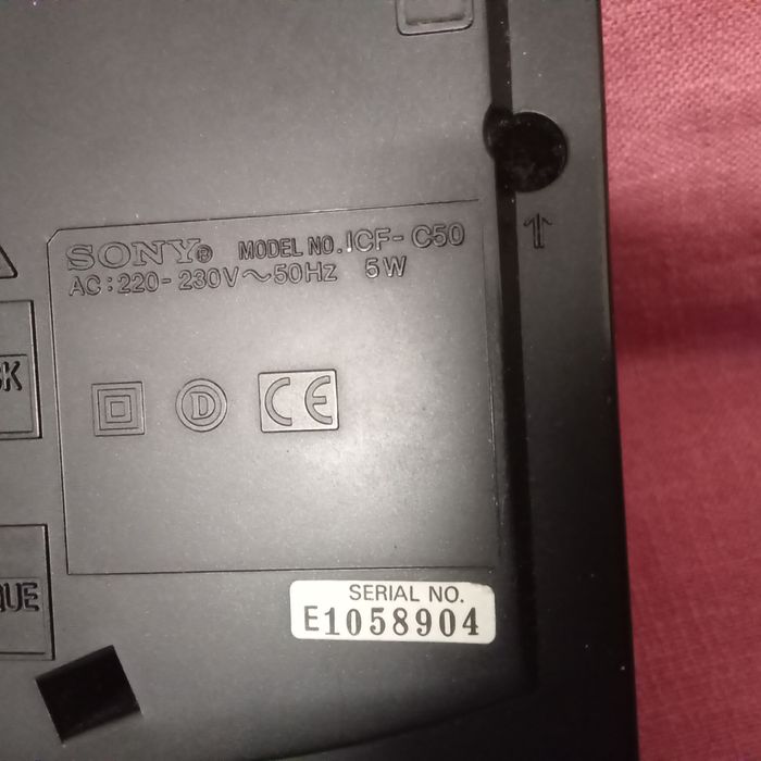 Radio cu ceas deșteptător.