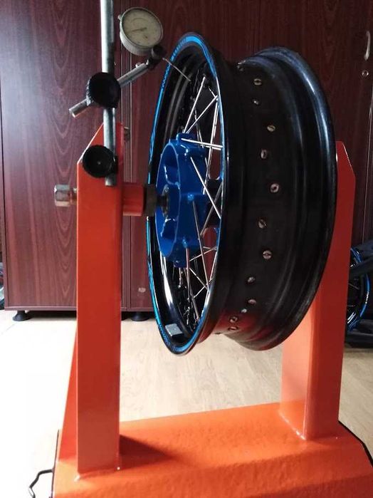 Centrare roți moto cu spite – stand profesional și precizie maximă