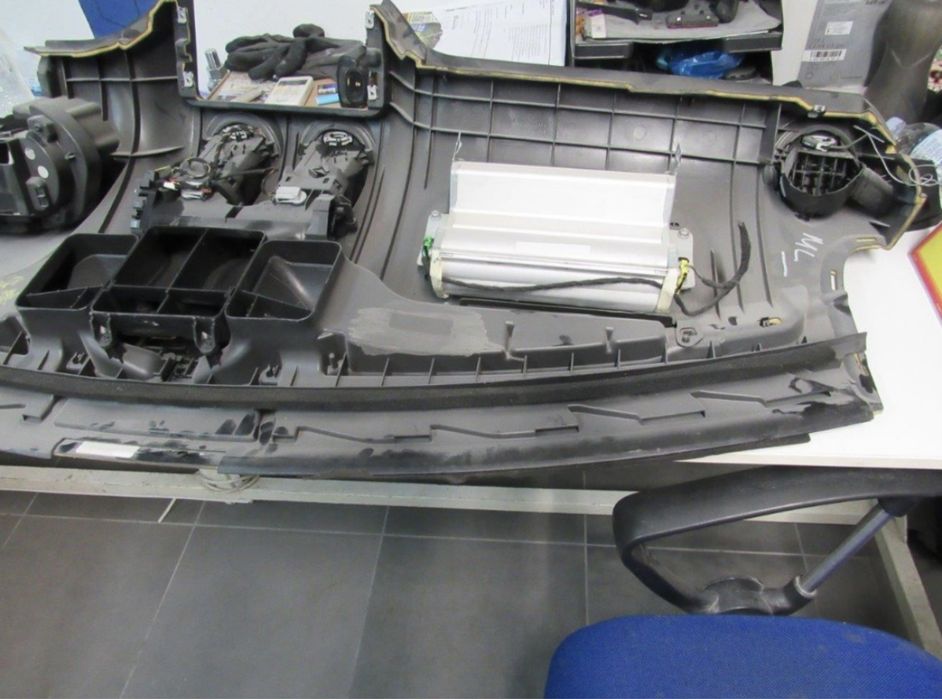 Plansa Bord Mercedes  ML W164 Pret 1500 lei
