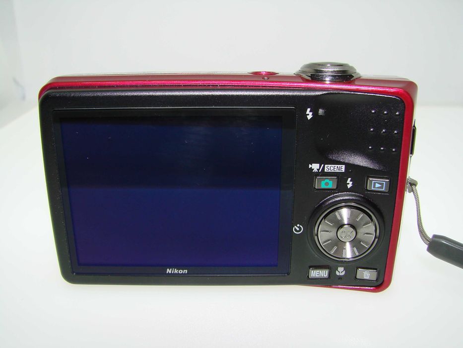 Nikon Coolpix S630 компактен розов фотоапарат в отлично състояние като НОВ - дигитална камера в уникален магента цвят пълен комплект работи отлично