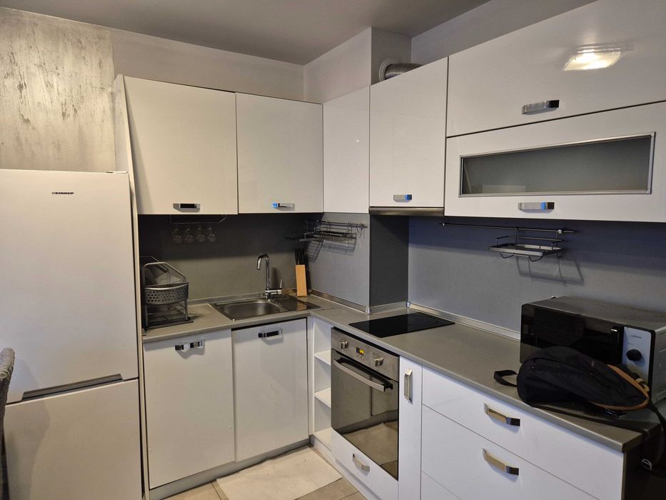 Дава се под наем Тристаен апартамент в София, Люлин 10 - 86 кв.м за 698.19 € - Снимка #1