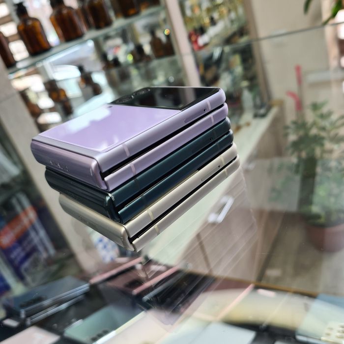 Samsung Z Flip4 xotirasi 8/256GB